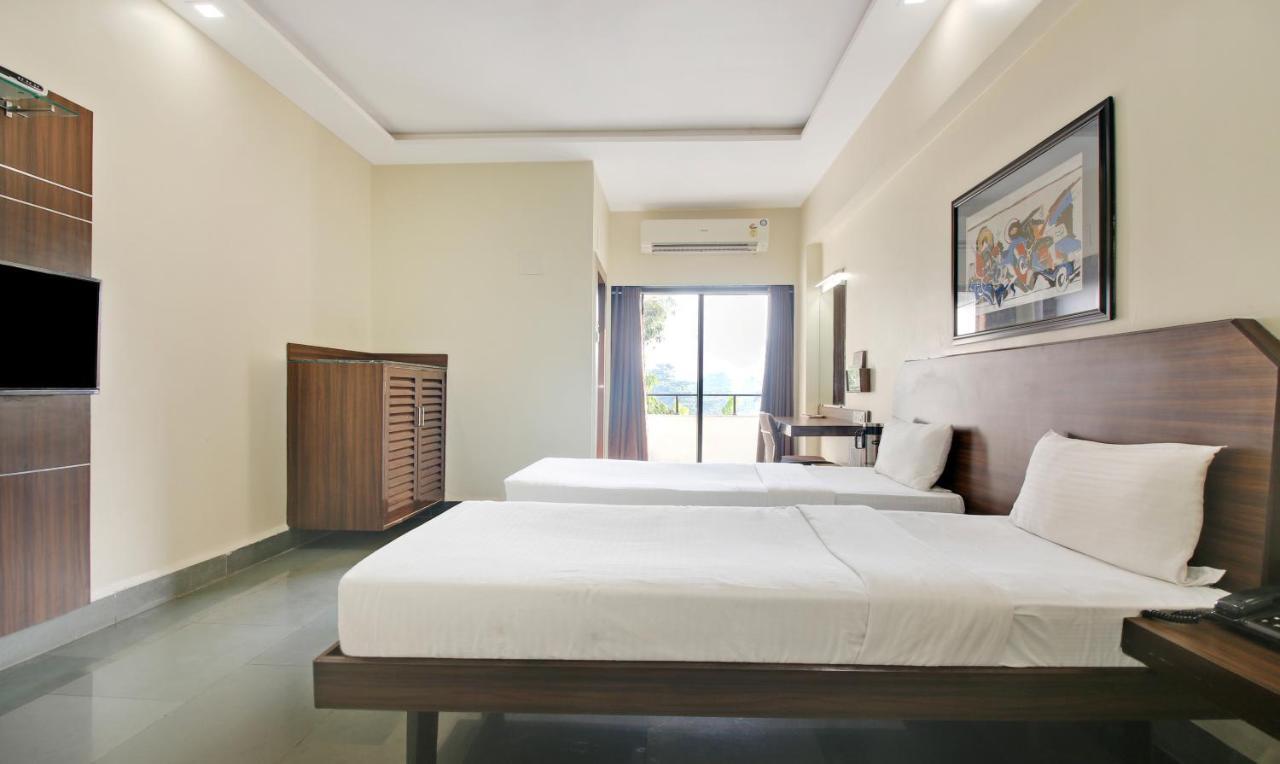Hotel Hospice Сурат Екстериор снимка